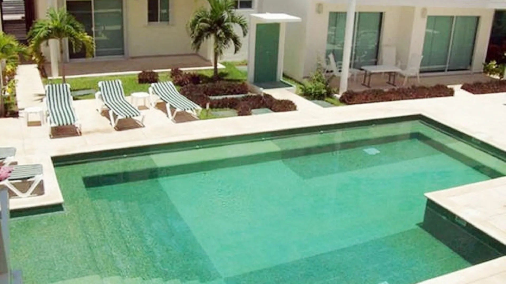 Pelicanos Condominium By Chezplaya Playa del Carmen